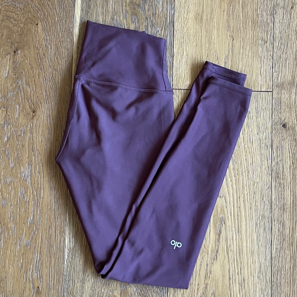 Alo Yoga High Waist Airlift Legging, Cherry Cola, Small